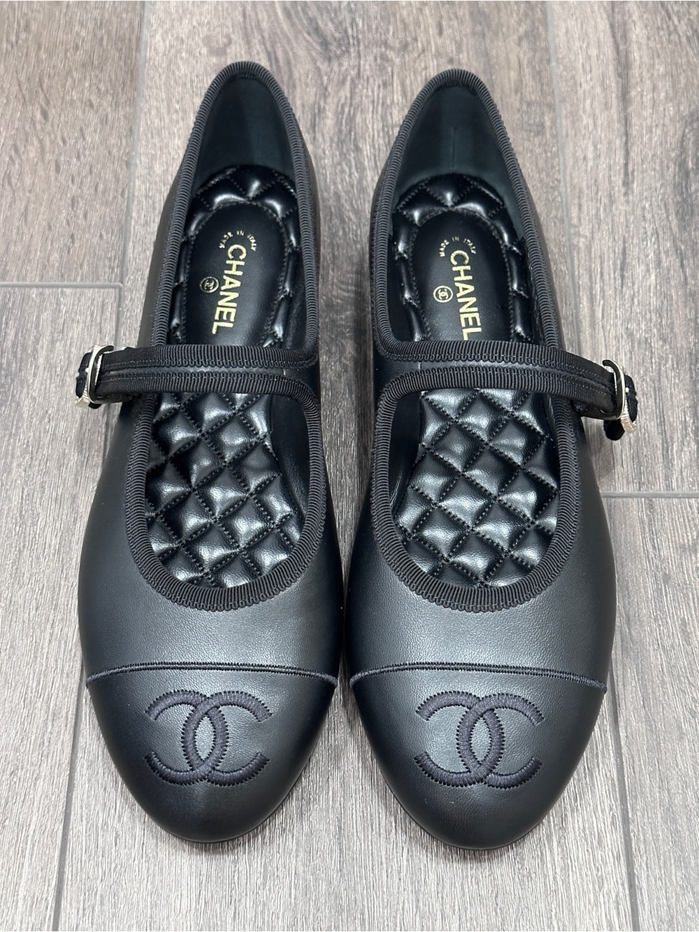 NEW CHANEL CC LOGO BLACK LEATHER MARYJANE BALLET FLATS SHOES GOLD BUCKLE size 40